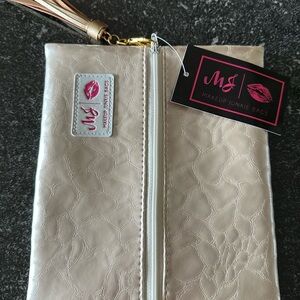 Makeup Junkie Cream Medium Cosmetic Bag